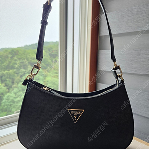 GUESS 게스 블랙 숄더백