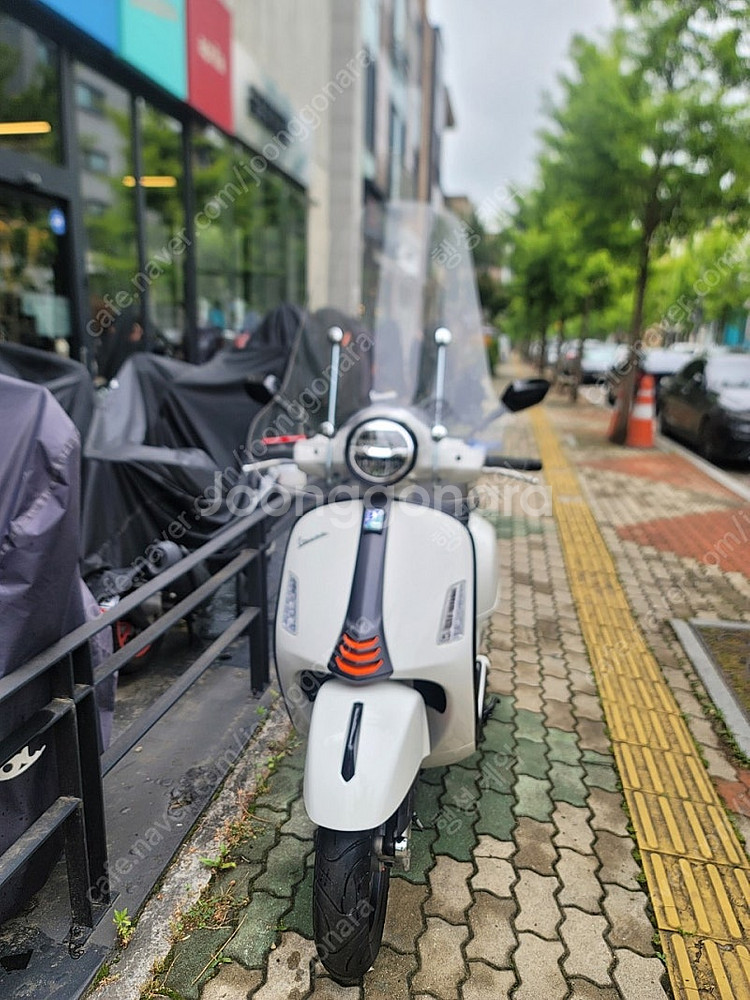 베스파GTS125 화이트 판매합니다--0