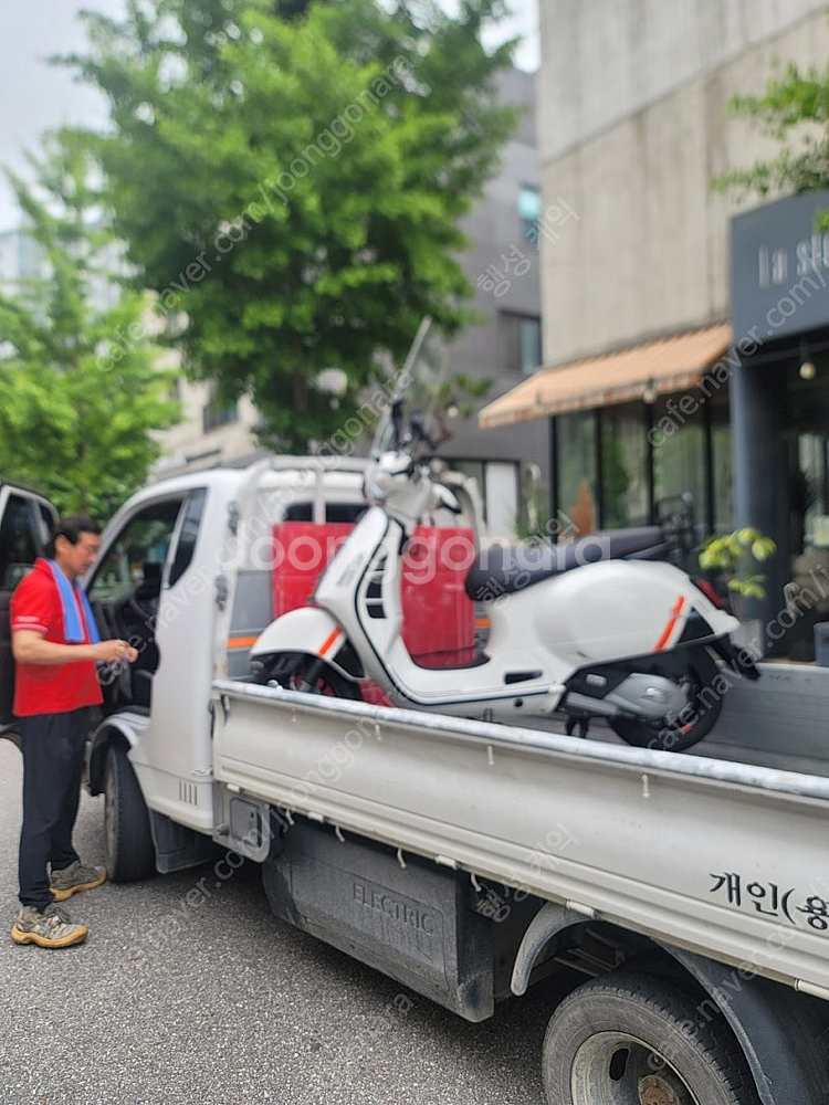 베스파GTS125 화이트 판매합니다--1
