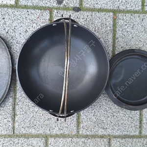 캠핑 냄비 지름250 높이230(무쇄 접시 원형 190 1개)(가로240 넓이150 1개)팝니다 직거레 택배 착불