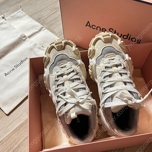 아크네 스튜디오 더티 볼스터 37 235 240