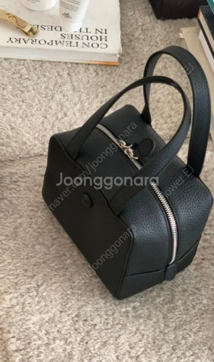 (새상품) 봉긋 카라멜백 블랙 택포함--0