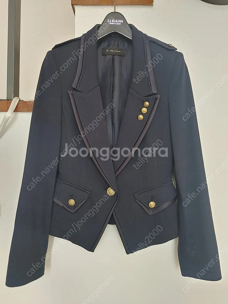 핏이 이쁜 금장단추 자켓--0