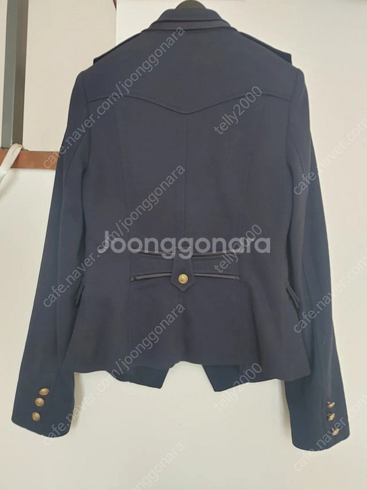 핏이 이쁜 금장단추 자켓--1