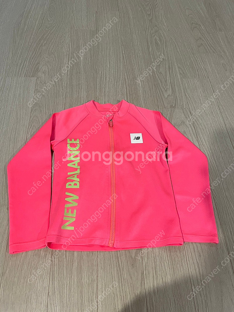 뉴발란스 네오플렌(도톰한)레위가드 상의 130사이즈--0