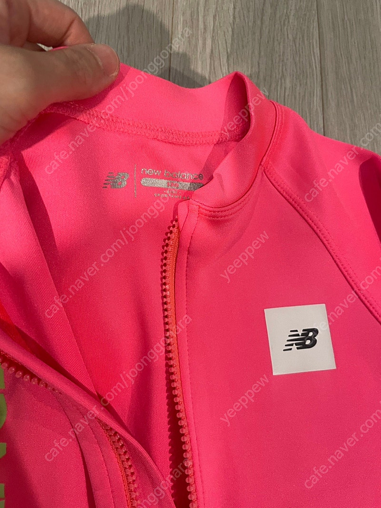 뉴발란스 네오플렌(도톰한)레위가드 상의 130사이즈--1