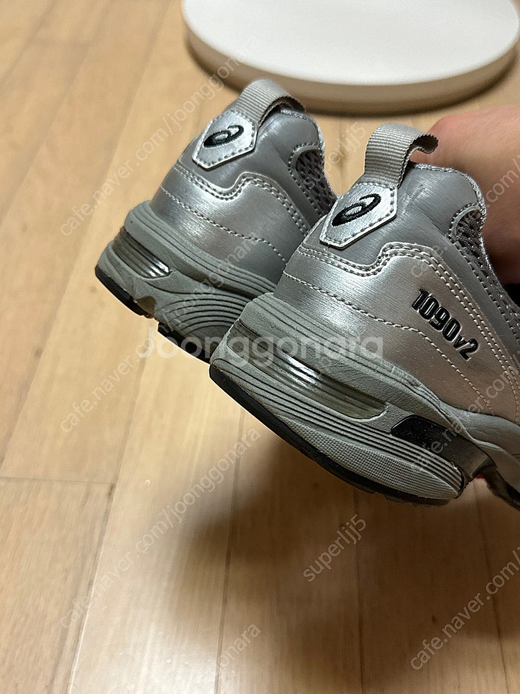 (240) 아식스 1090 v2 실버 팝니다--5
