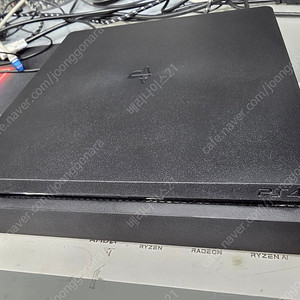 플레이스테이션4 1테라 팝니다. 콘트롤러 2개.