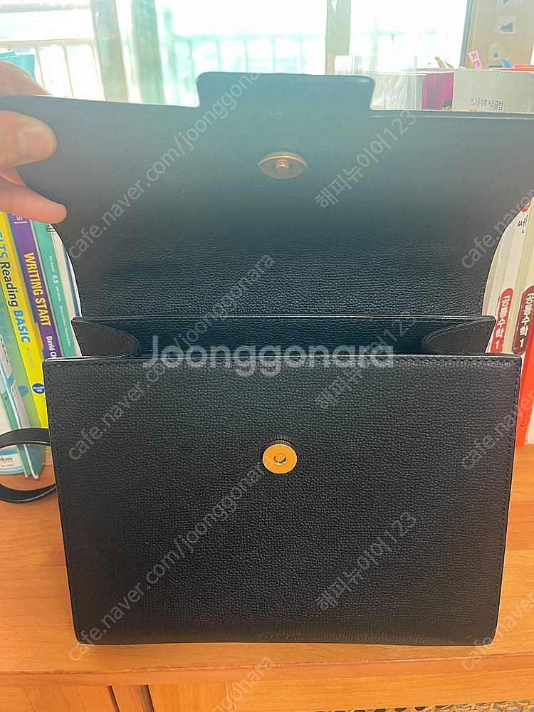 쿠론가방(토트백) 팝니다.--4