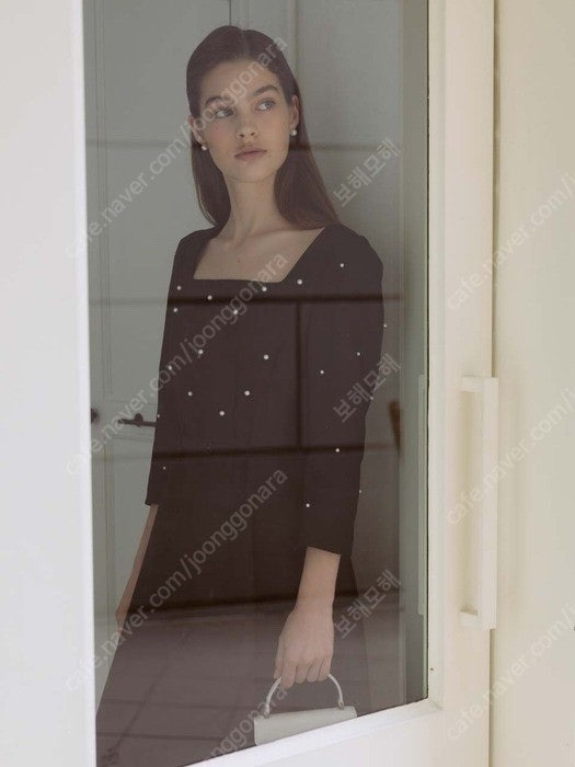 브라이드앤유 URIELLE Square neck pearl decorated long dress--2