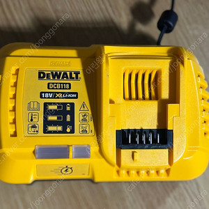 디월트 충전기 DCB118 및 DCB12 판매합니다.