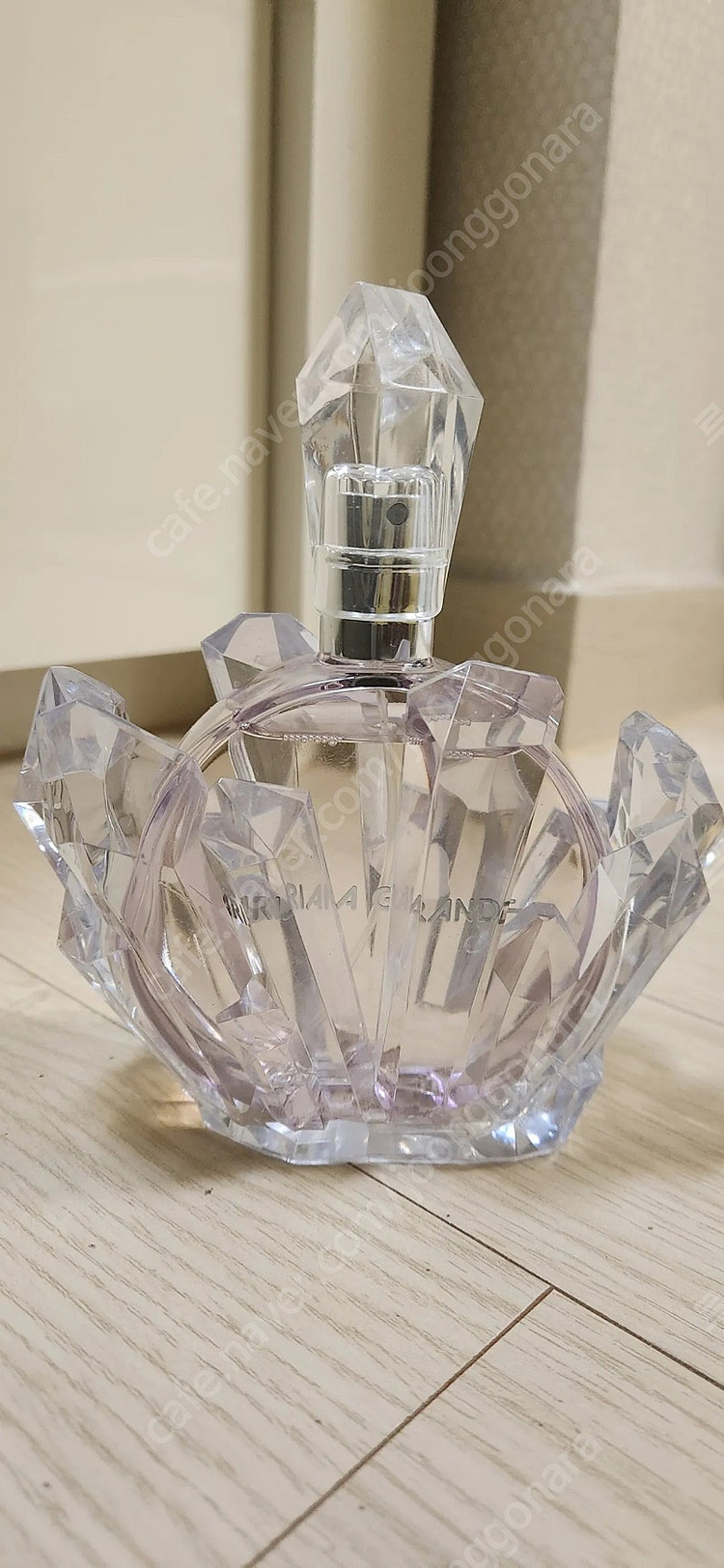 아리아나그란데 REM 이미지