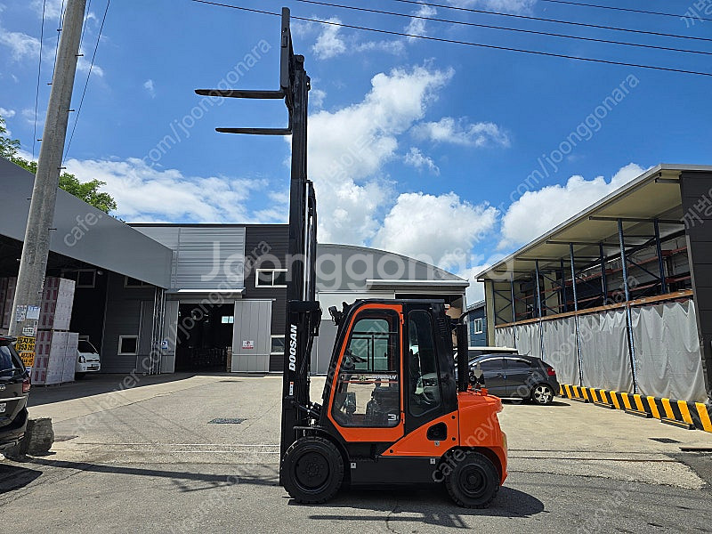 [팝니다] 두산 3톤 디젤지게차 D30S-7 / 18년...--0