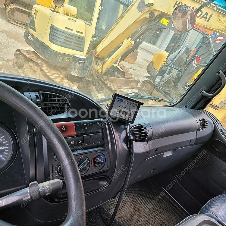 현대5톤카고 자동사다리 장착 / 전동윈치장착 / 챔바타입 / 중축 / 팝니다. 현대4.5톤--2