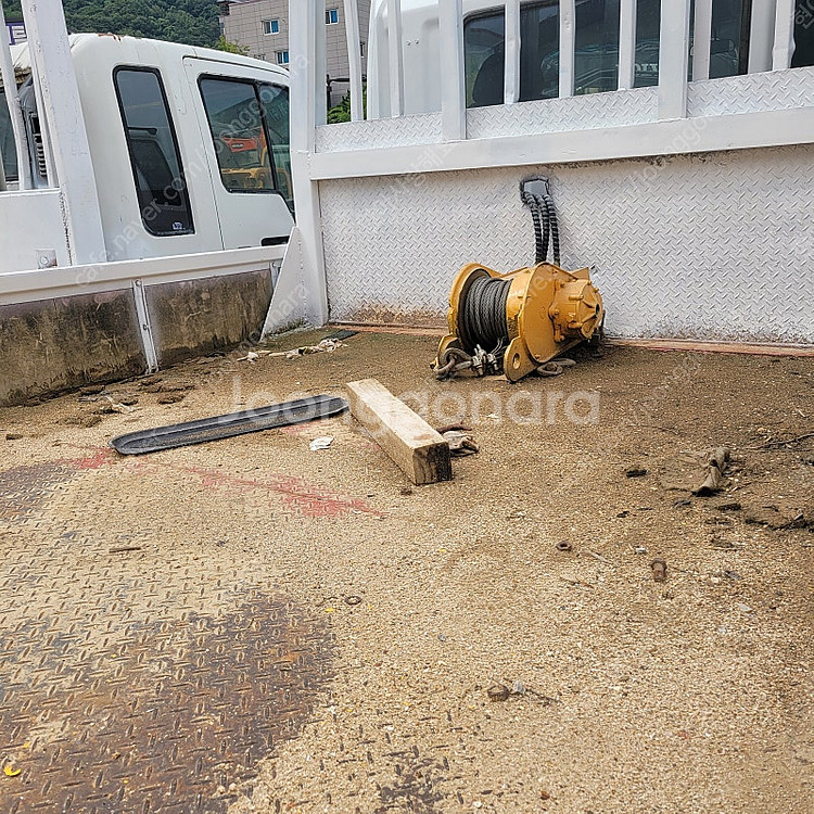 현대5톤카고 자동사다리 장착 / 전동윈치장착 / 챔바타입 / 중축 / 팝니다. 현대4.5톤--7