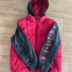 아동 조던 패딩 집업 120 팝니다!!