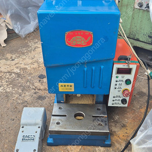 탁상프레스3톤(소형프레스). 진공펌프