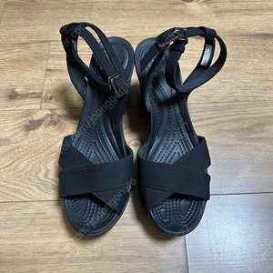 크록스 레이웨지 x모양. w7