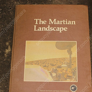 미국 항공우주국에서 나온 대형 문 화성 사진집. The Martian Landscape