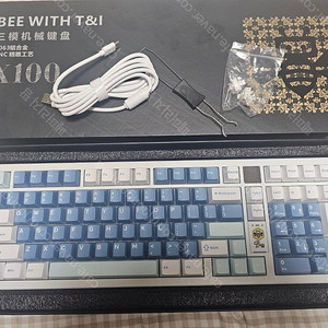로보비 x100 풀알루 키보드 판매합니다.