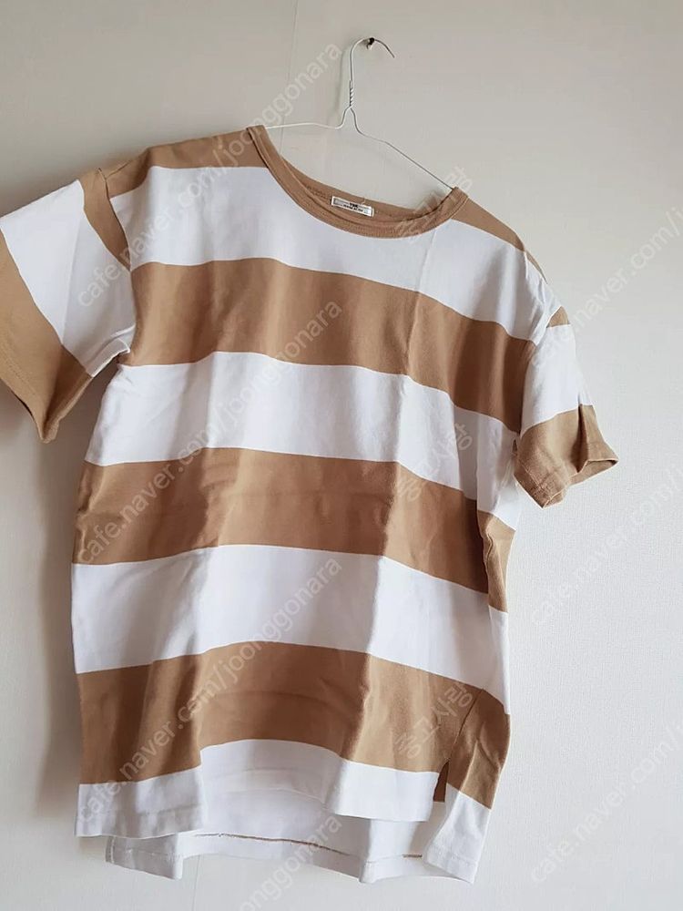 반팔 티셔츠 모음 이미지