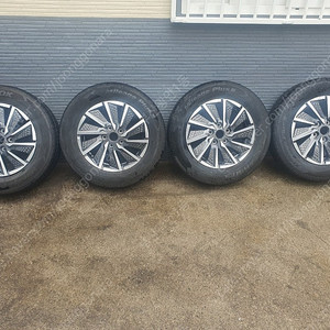 현대 16인치휠 205 65 16 휠은 거의 신삥입니다