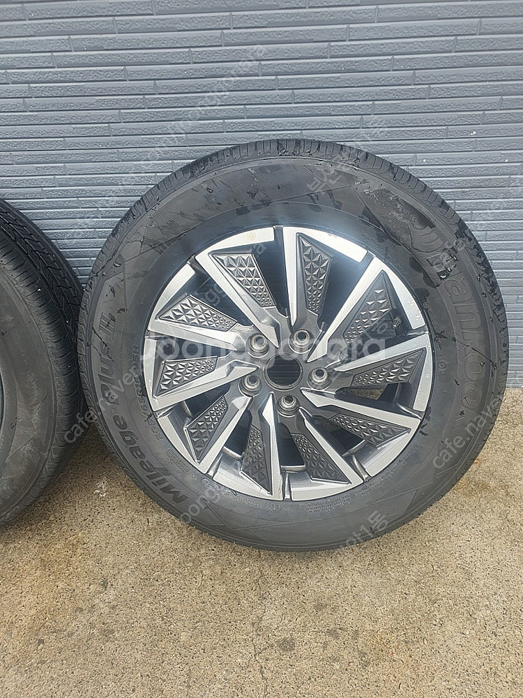 현대 16인치휠 205 65 16 휠은 거의 신삥입니다--1