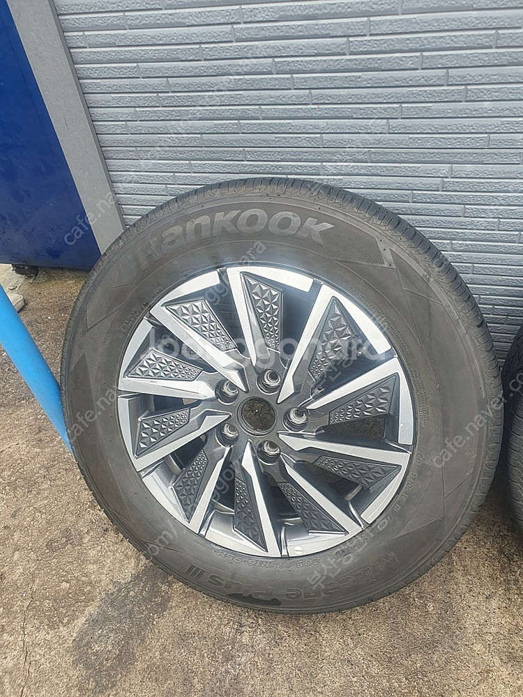 현대 16인치휠 205 65 16 휠은 거의 신삥입니다--4