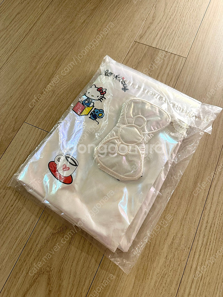 키티 홀로그램 에코백️ 새상품 / 11am 임여진 페퍼윤윤 바이쑨 고걸 올라이츠 투머치토커 라두나--2