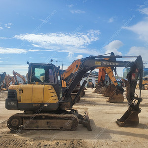 02굴삭기 볼보EC55C (집게장착+회전라인) 2011년 팝니다.