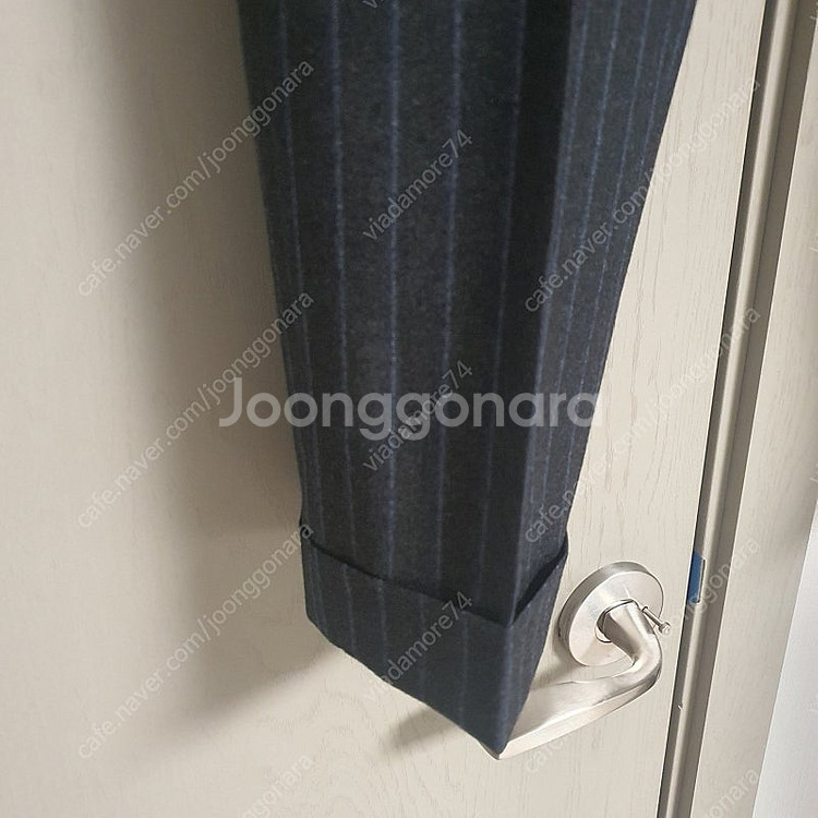비스포크 테일러 그레이 스트라이프 수트 드라퍼스 원단--7