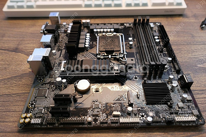 GIGABYTE B760M DS3H DDR4--0