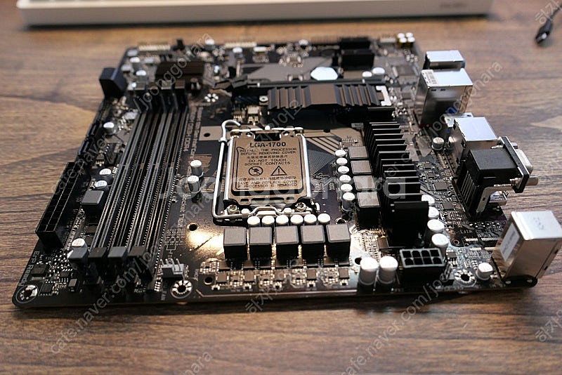 GIGABYTE B760M DS3H DDR4--1