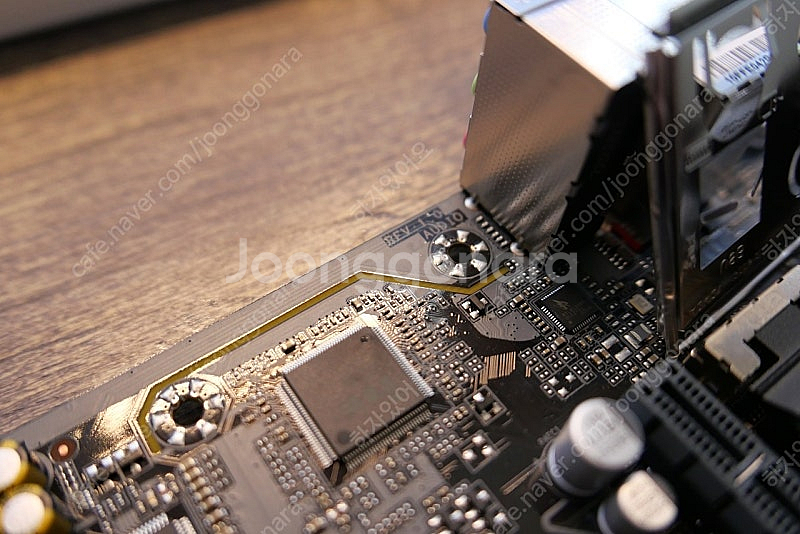 GIGABYTE B760M DS3H DDR4--5