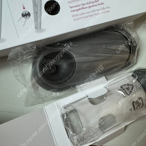 다이슨 코랄 스트레이너 <충전기랑 거치대> 판매합니다. 미개봉