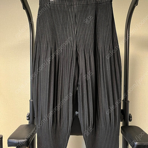 옴므플리세 플리츠 블랙 팬츠(HP55-JF453) /