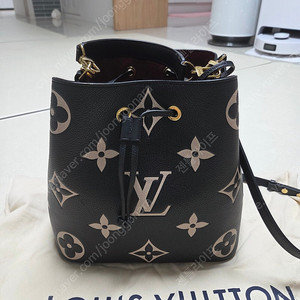 루이비통 네오노에 MM 블랙 베이지 (명품백, 명품가방)