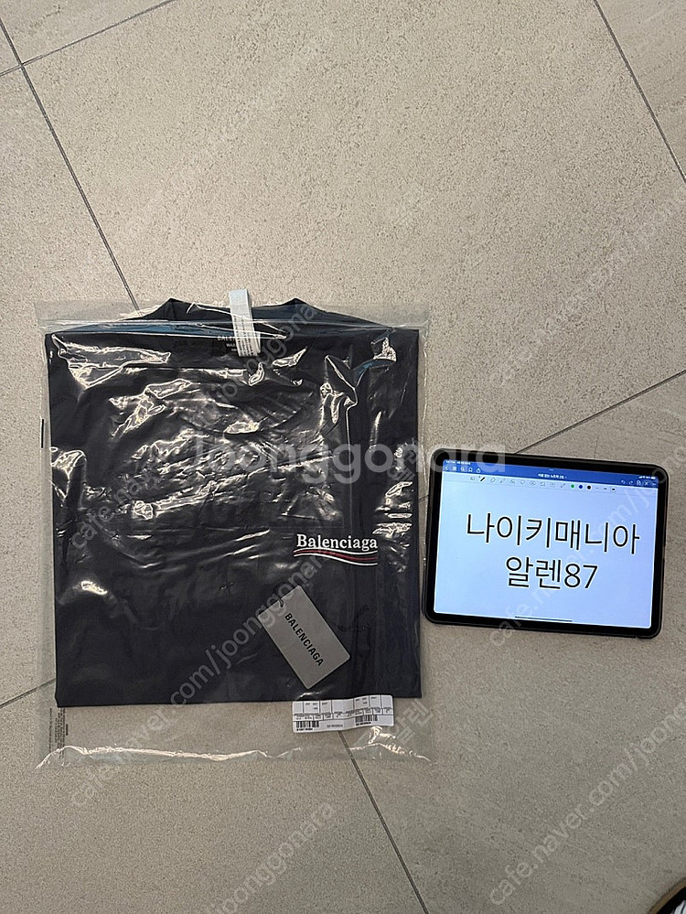 발렌시아가 폴리티컬캠페인로고 웨이브 자수로고 반팔티 다크그레이 오버핏S (대략 105)--0