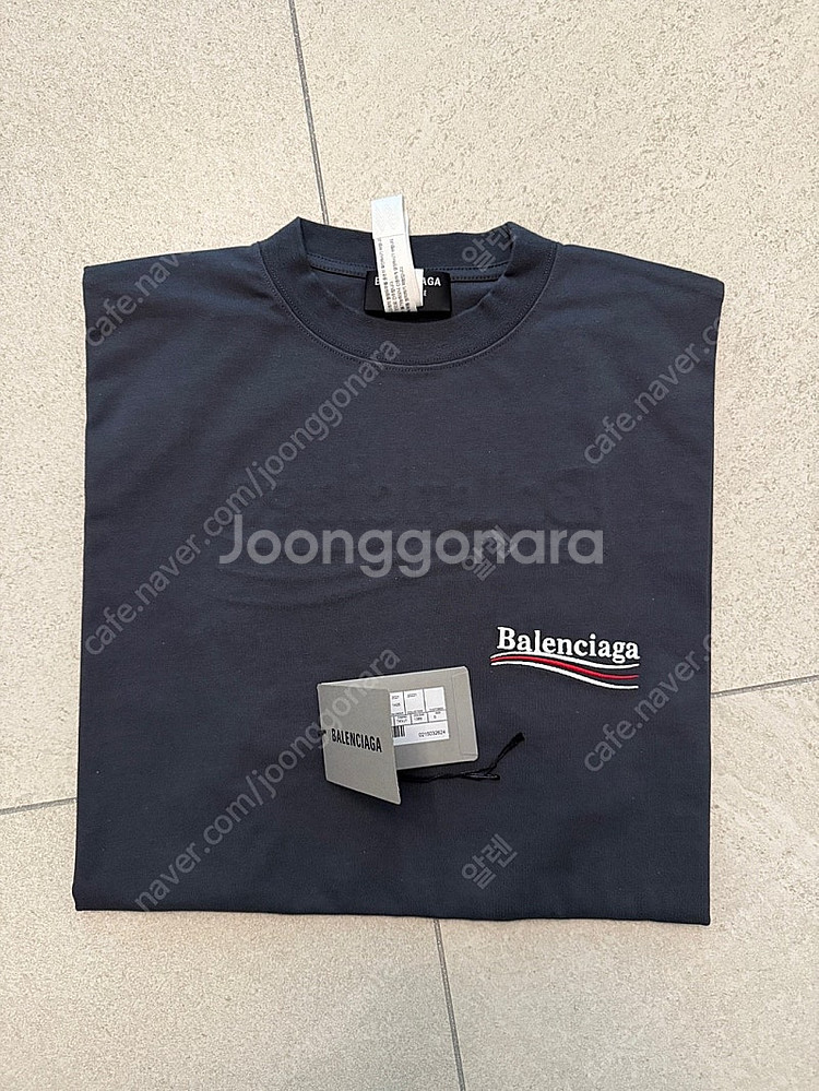 발렌시아가 폴리티컬캠페인로고 웨이브 자수로고 반팔티 다크그레이 오버핏S (대략 105)--1