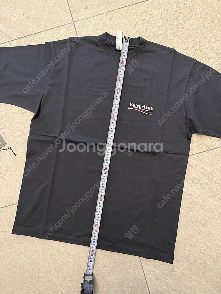 발렌시아가 폴리티컬캠페인로고 웨이브 자수로고 반팔티 다크그레이 오버핏S (대략 105)--9