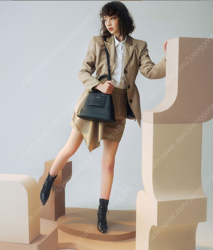 (여성가방/잡화)(옘스코르) HIEMSCOR 가죽 연예인가방 한소희가방 선물/옘스코르가방끈/소가죽/명품그립톡/랩 L... 이미지