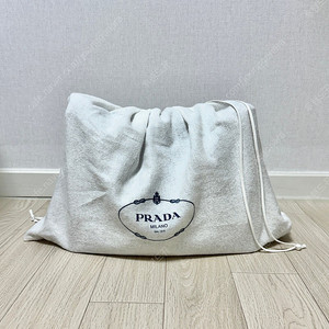 프라다 비텔로 다이노 플랩 숄더백 (1BD052)