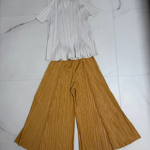 가격내림)플리츠플리즈 탑+팬츠 세트