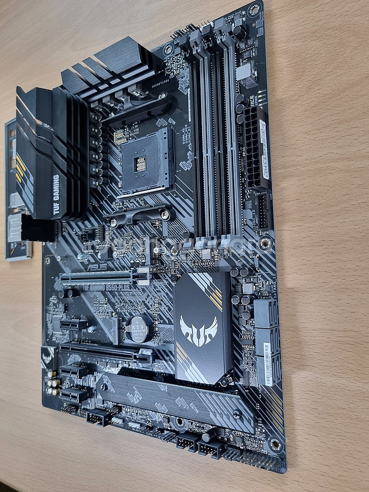 아수스 Tuf Gaming B550 Plus 보드--3