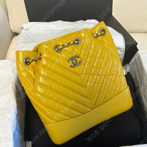 샤넬 가브리엘 백팩 쉐브론 스몰 옐로우