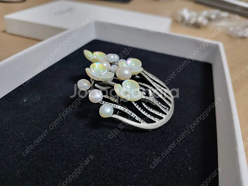 새상품) 천연 담수진주 & 자개 브로치--2