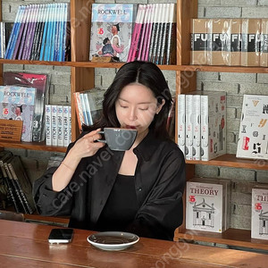 블룸인메이 페어리셔츠 블랙 새상품(80,000)