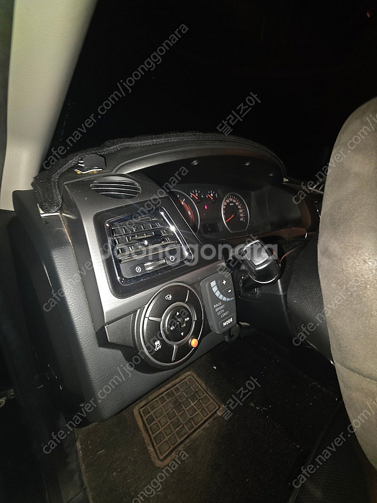 코란도스포츠 17년식 75000km--3