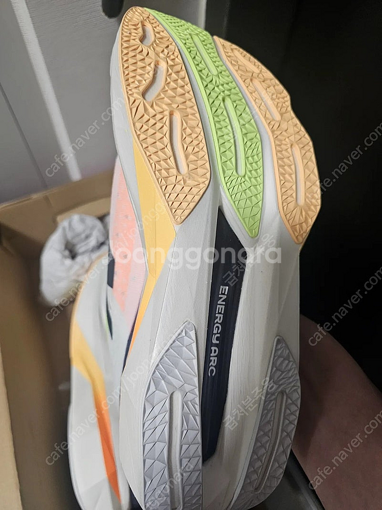뉴발란스 FuelCell 퓨어셀 RC Elite v4 새상품 런닝화 라임색 팝니다. 사이즈 235 255 260--3