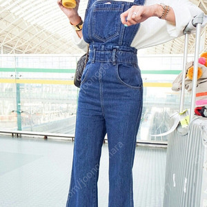 1.임블리 세미부츠컷 데님 멜빵바지 점프수트